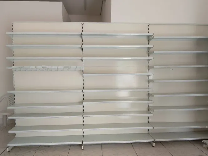 Vendo estrutura de ferro completa para drogaria