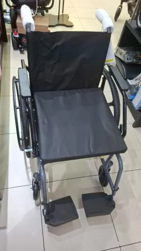 CADEIRA DE RODAS 