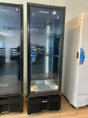 Cervejeira expositora 485L Imbera p/ 8cx de garrafa 600ml - pronta entrega 