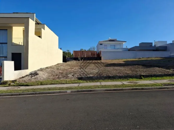 Terreno com 319 m² em condomínio com localização privilegiada no Campolim. zona sul de Sor