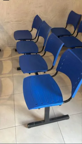Cadeiras valor de 160,00 para cada fileira tenho 4 fileira dessa azul