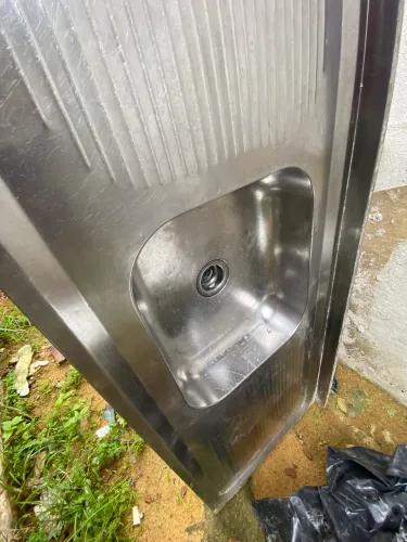 Porta de quarto, Pia de inox.