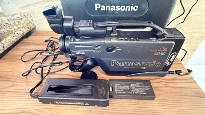 Filmadora Panasonic Nv-M2200 (Para Ser Restaurada Ou Aproveitar Peças)
