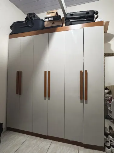 Guarda-roupa 6 portas