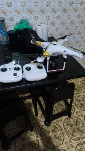 Drone DJI PHANTOM COM CÂMERA 4K 2 controles (LER A DESCRIÇÃO!!!!