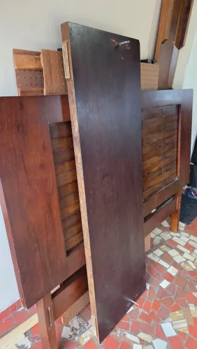 Cama de madeira