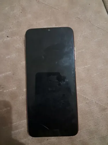 Celular barato está funcionando tudo so tela que está soltado 200 reais