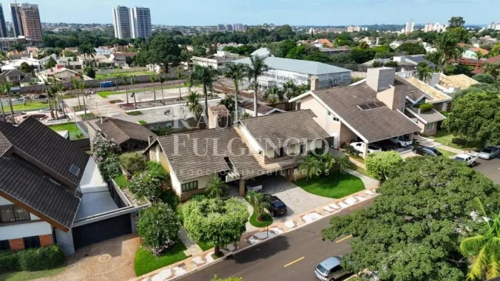 Condominio Tucanos | 1.200 m² Terreno | 650 m² Construção | 4 Quartos | Sendo 2 suítes |