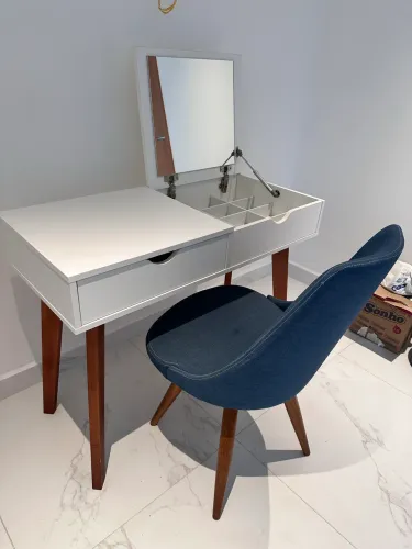 Mesa penteadeira + cadeira giratória 