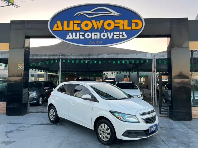 Chevrolet Onix Hatch LT 1.4 8V Flex Power Aut. 4P 2015