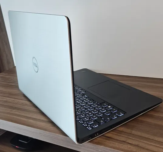 Notebook DELL core i5 com placa de vídeo 2Gb
