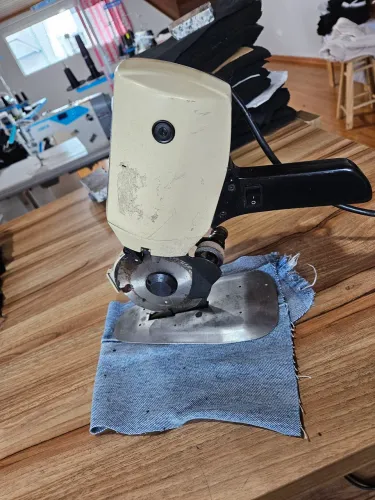 Maquina de cortar tecido
