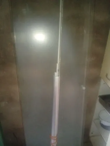 Um box de banheiro de vidro de 180x120