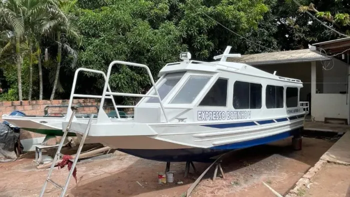 Lancha Fechada 9 metros + Motor 70 a 150HP | Entrega Grátis no Oeste do Pará