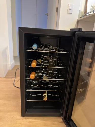 Adega Climatizada Suggar Cannes 18 Garrafas - Digital - 220V