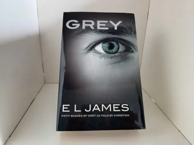 Livro Grey Em Inglês El James Vintage Books First Edition Ny