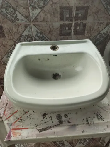 Pia de banheiro com coluna