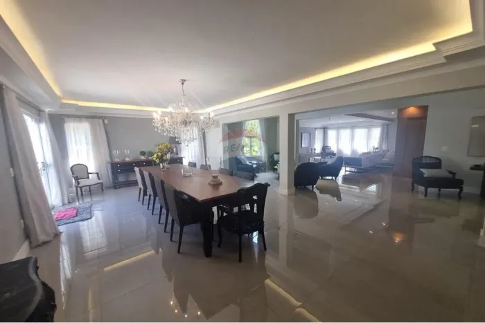 Casa de alto padrão mobiliada para locação em condomínio fechado de Vinhedo com 4 suítes.