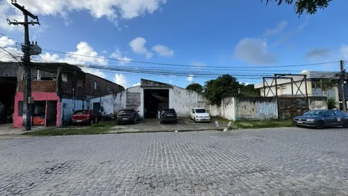 Galpão no bairro do cordeiro à venda - tratar com o proprietário