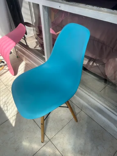 Cadeira Eames Eiffel azul