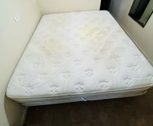 Cama king size - Simmons (marca americana)