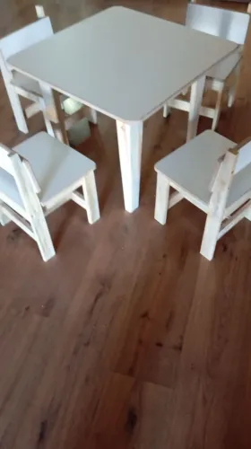 Mesinha infantil (MDF e madeira)
