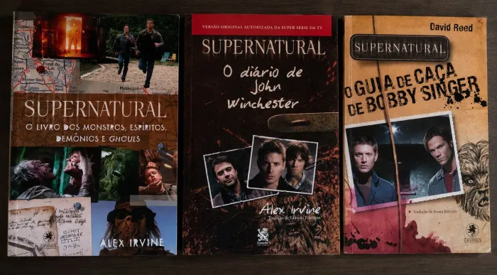 Conjunto de livros de supernatural: diário de John,guia de caça de Bobby e livro dos montr