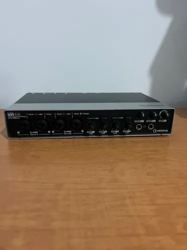 Interface de Áudio Steinberg UR44