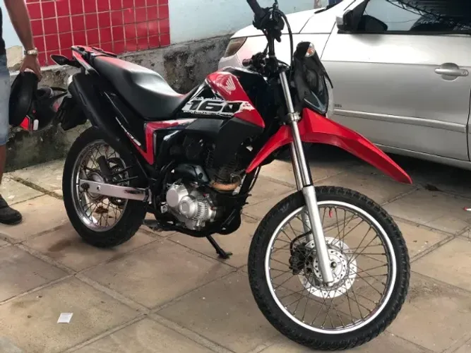 Moto muito nova (Verdadeiro achado)