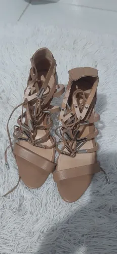 Sandália Schutz Gladiadora Nude Salto Fino Fivelas