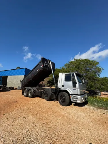 Ford cargo 2428 bitruck 8x2 caçamba 14 cúbicos  pistão frontal 