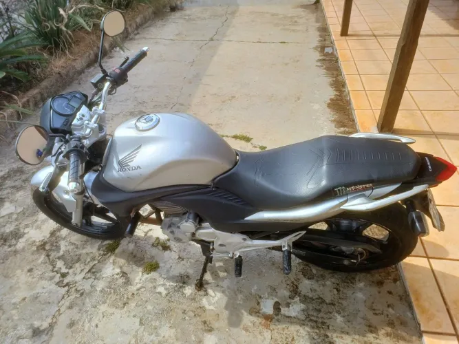 Vendo moto CBR 300