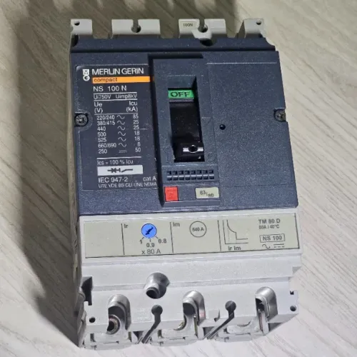  Disjuntor Caixa Moldada Merlin Gerin NS100N TM80D 80A Tripolar 750V