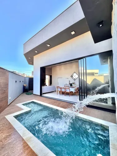 CASA COM PISCINA E ENERGIA FOTOVOLTAICA NO CONDOMÍNIO SANTA MÔNICA III MOGI GUAÇU/SP