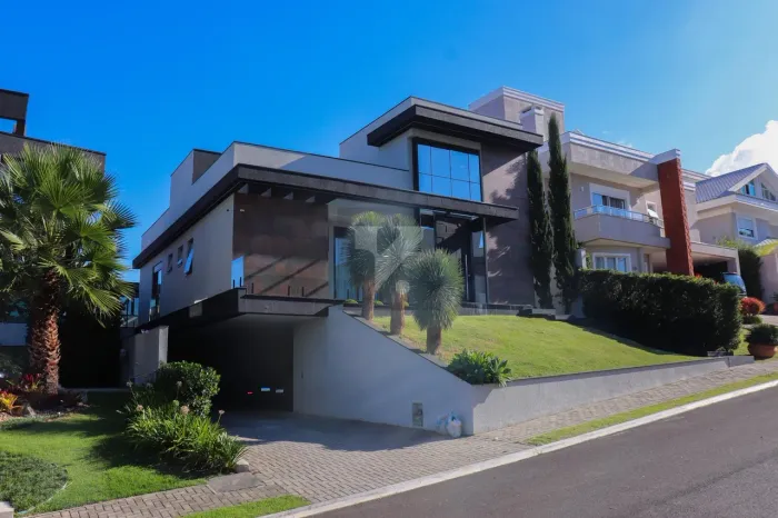 CASA MOBILIADA NO CONDOMÍNIO PINELAND | 3 SUÍTES | 425m | 8 VAGAS | PISCINA