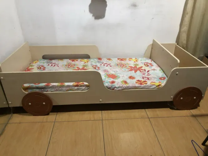 Cama infantil modelo carro