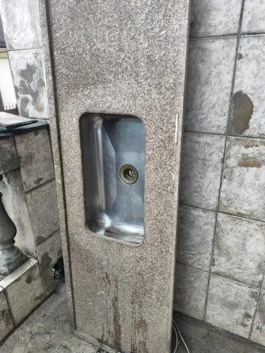 Pia de mármore com cuba de inox