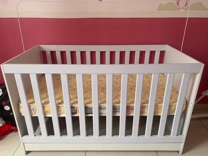 Vendo berço com com colchão nunca usado
