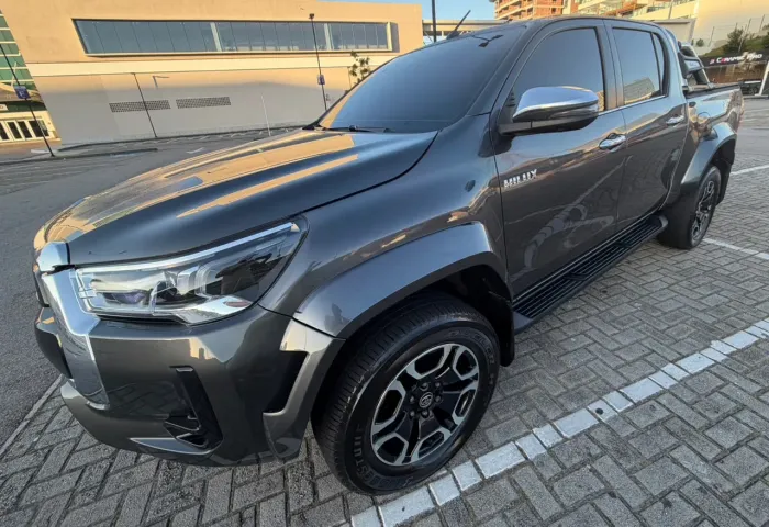 Toyota Hilux CD SRX Plus 4X4 2.8 TDI Die. Aut. 2024