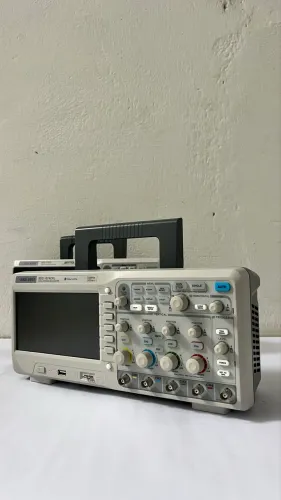 Osciloscópio Digital Siglent SDS1074CFL 70 MHz 4 Canais - novo, na caixa