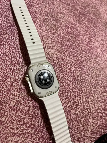 Vendo smartwatch genérico estilo Apple Watch Ultra.