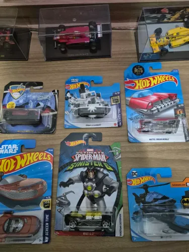 Lote 06 Hotwheels + 02 raros