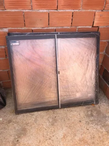 Janela de alumínio preta 120x100 2 folhas 