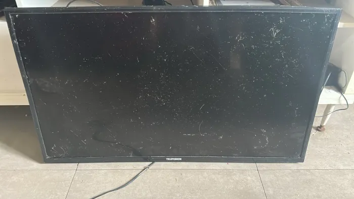 TV SMART ESTRAGADA TELA QUEBRADA