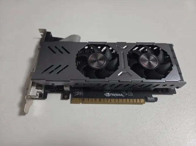 Placa de Vídeo Nvidia GeForce GTX 750 (pouco uso)