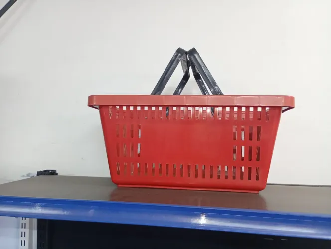 CESTA DE MERCADO PLÁSTICA DE MAO AVISTA 45.00cada *