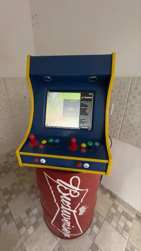 Vendo um fliperama impecável com mais de mil jogos