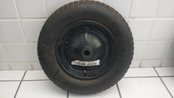 Roda Metálica e Pneu com Câmara 3.5/8" para Carrinho de Mão 77741/041 TRAMONTINA