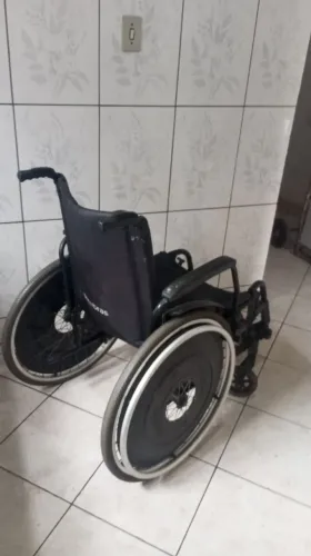 Cadeira de rodas.
