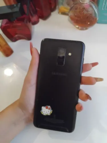 Celular com bateria estufada